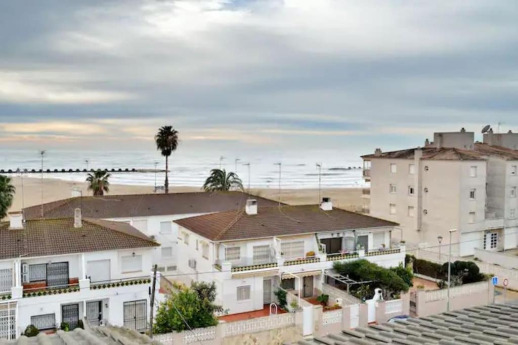 Nice Beachside 2-Bd Apt Near Barcelona Cunit Exterior photo