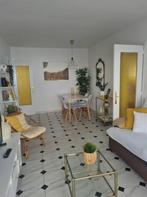 Nice Beachside 2-Bd Apt Near Barcelona Cunit Exterior photo