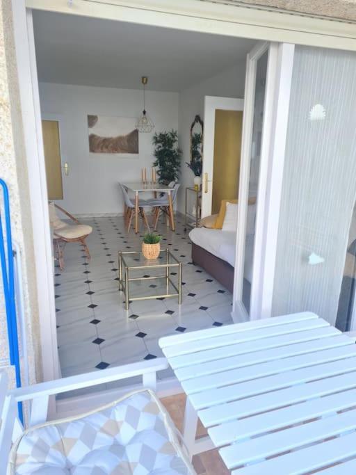Nice Beachside 2-Bd Apt Near Barcelona Cunit Exterior photo