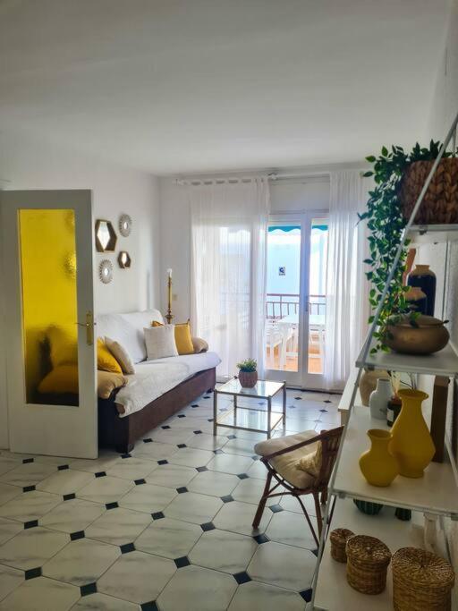 Nice Beachside 2-Bd Apt Near Barcelona Cunit Exterior photo
