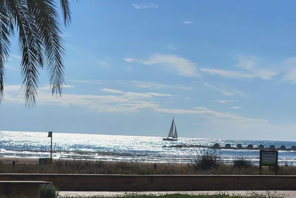 Nice Beachside 2-Bd Apt Near Barcelona Cunit Exterior photo